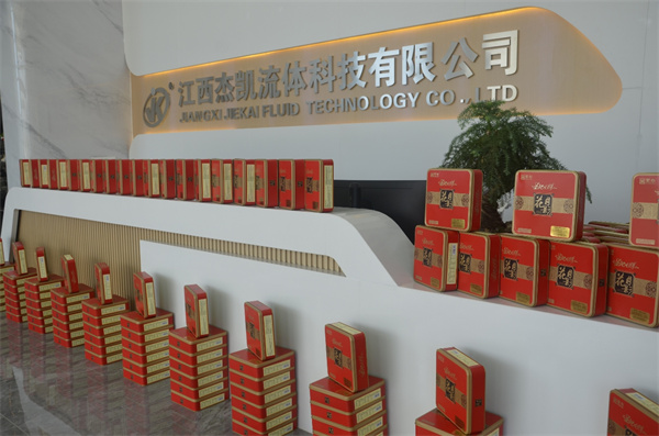 月亮拍了拍你說“中秋快樂呀”。